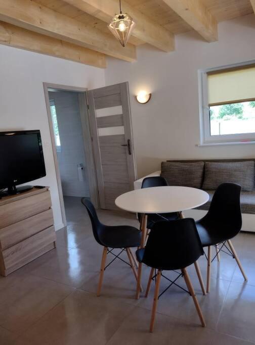 Apartamenty - Domek Bobrowe Zacisze 3 ยาโนวิเซ วิเอลเกีย ภายนอก รูปภาพ